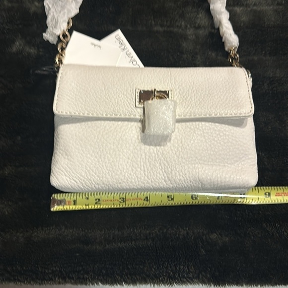 NWT Calvin Klein off white leather pebble grain crossbody bag metallic hardware - Picture 2 of 12